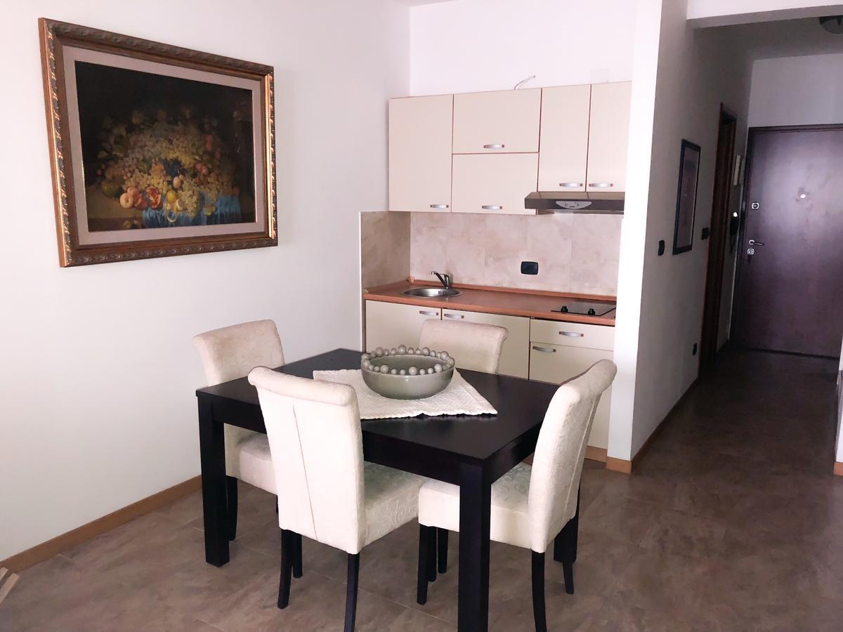 Beach Apartment Rafailovici Exterior photo