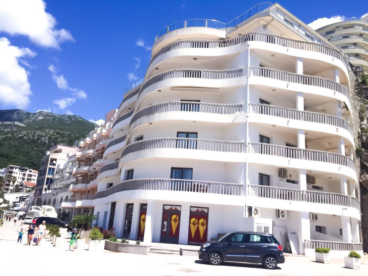 Beach Apartment Rafailovici Exterior photo