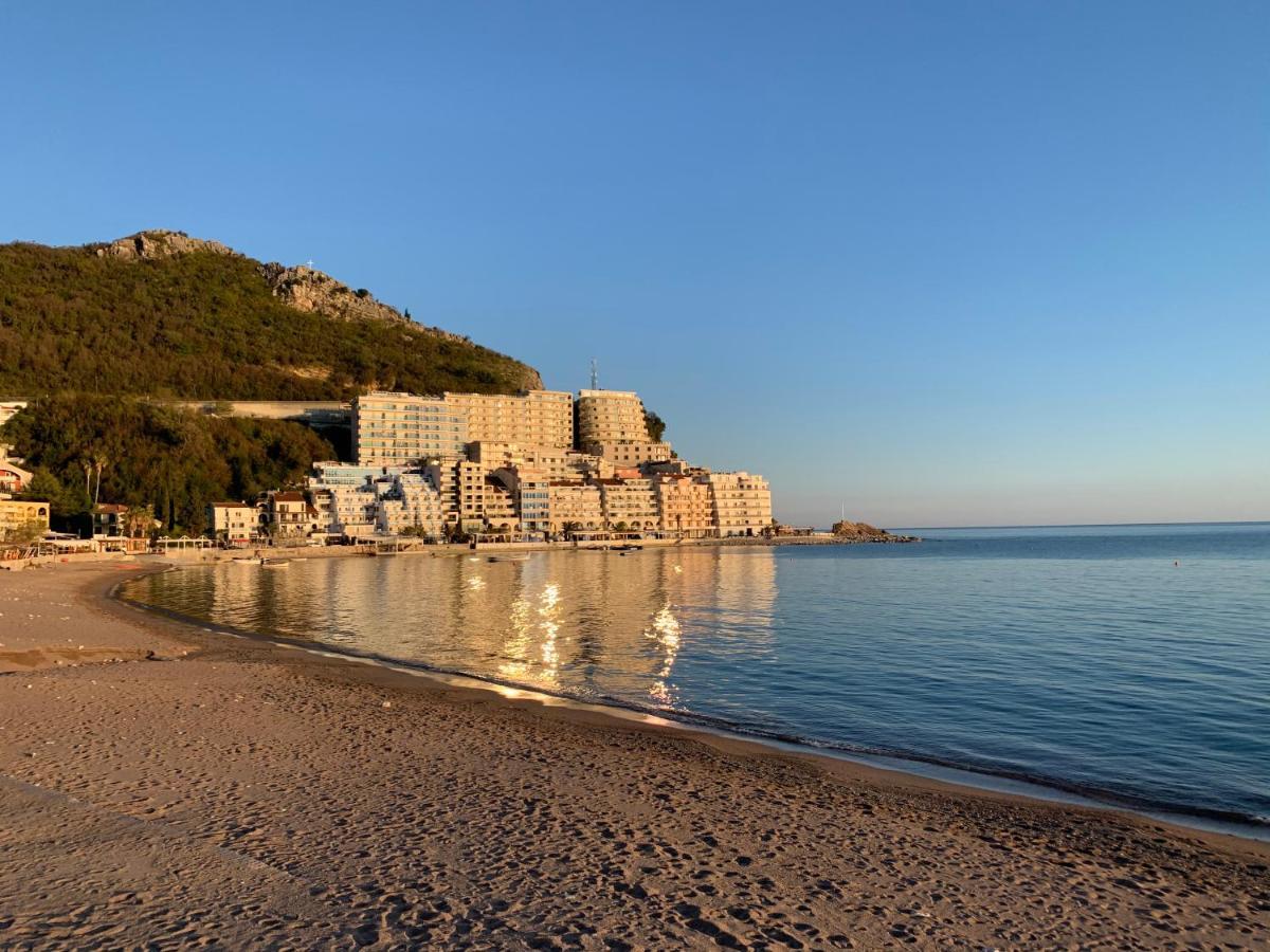 Beach Apartment Rafailovici Exterior photo